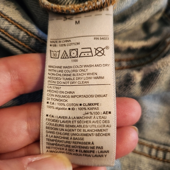 Old Navy Women’s Jean Jacket, Distressed Classic Denim, 100% Cotton EUC Sz Med - Picture 14 of 14